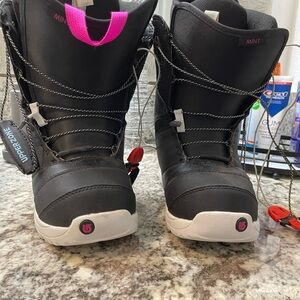 Burton Women's Mint Snowboard Boots - Black and Pink